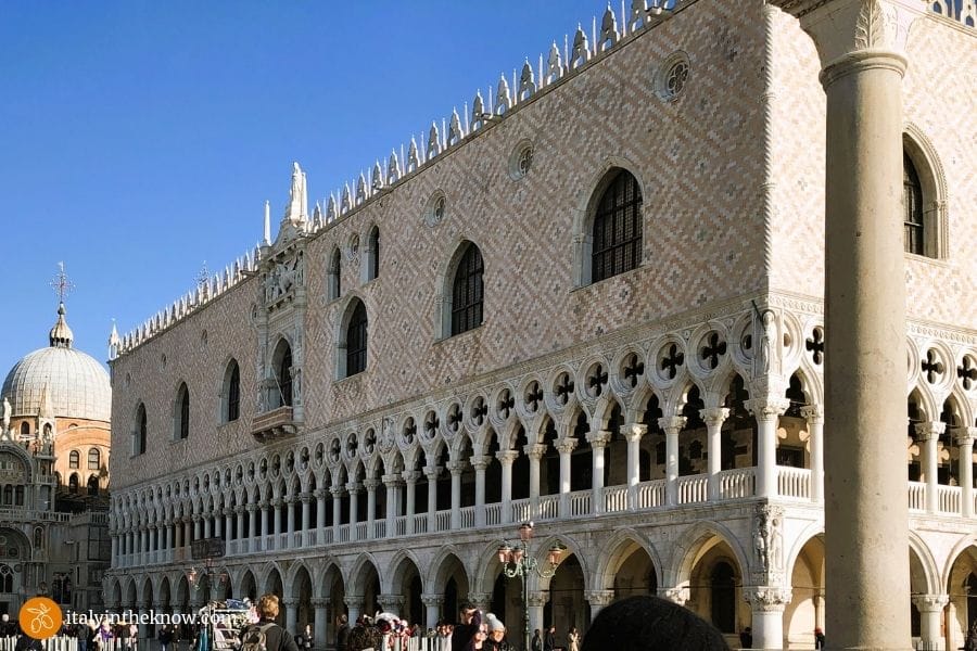 Picture of exterior of the Doge's Palace in Venice
