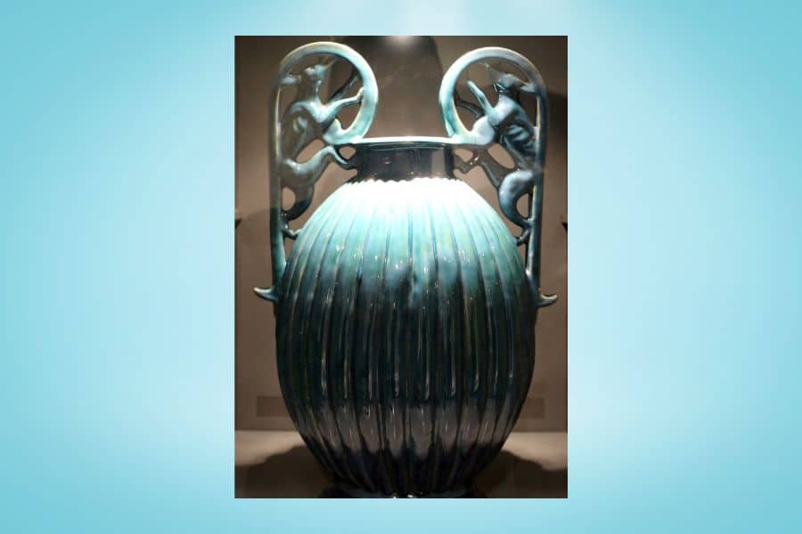 La Salamandra vase with animal figure handles