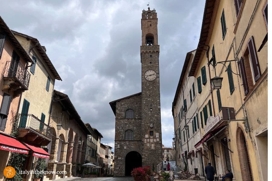 Piazza in Montalcino