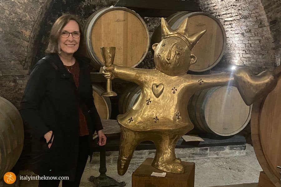 Joyce and gold statue